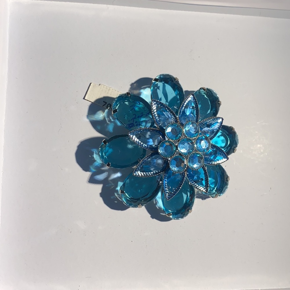 Women’s Pin - Picture 4 of 5